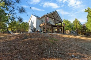 Exterior - 3 Mi to Lake: Cabin w/ Hot Tub in Broken Bow! (Broken Bow)