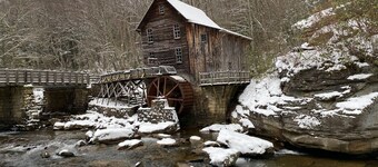 2BDR  3BD  1.5BA cabin located in the heart of the New River Gorge National Park