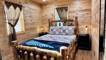 2 bedrooms, desk, travel cot, free WiFi