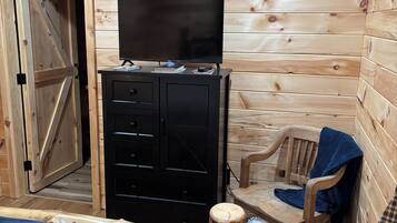 2 bedrooms, desk, travel crib, free WiFi