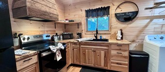 2 BDR 1.5 BA cabin located in the heart of the New River Gorge National Park