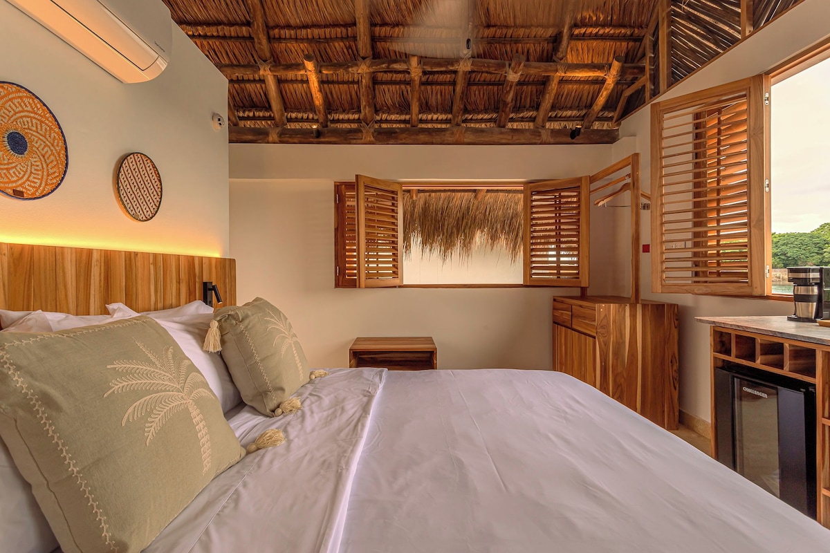 Chalet rustique luxueux, vue sur l’océan | Literie de qualité, minibar, coffre-fort