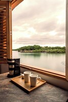 Minibar y caja de seguridad en la habitación 