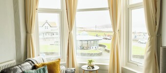 Seaside Escape: Peaceful 2BR in Picturesque Wales
