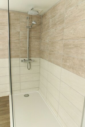 Handtücher, Seife, Toilettenpapier