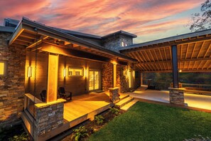 Terrace/patio - Luxury New House in Charming Blue Ridge with Expansive Mountain Views (Blue Ridge)