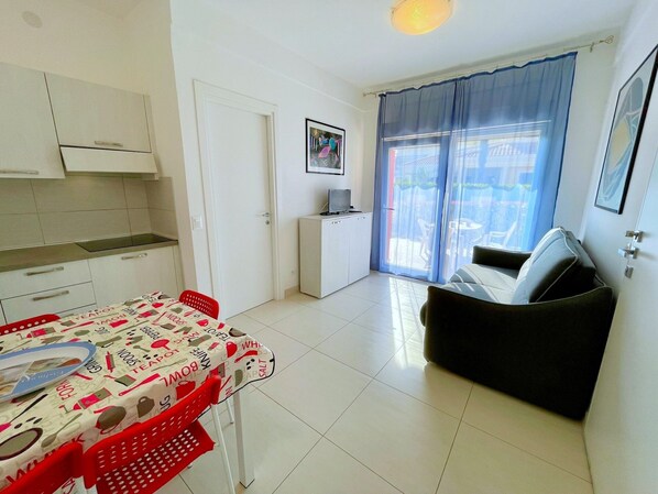 Apartment | Living room - Apartment in Caorle Near Adriatic Beaches (Caorle)