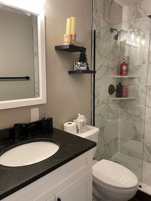Hair dryer - Newly Remodeled Luxurious Penthouse Pool Table (Avon)