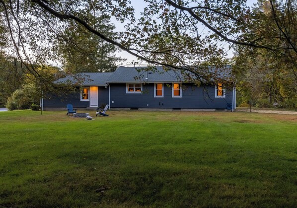 Exterior - Cozy pet friendly 3-bedroom house in charming Foster with fast WiFi, full ktch (Foster)