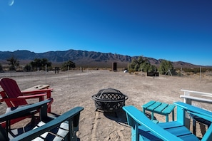 Property grounds - Desert Retreat-Charming 2-bedroom house with a View (Amargosa Valley)