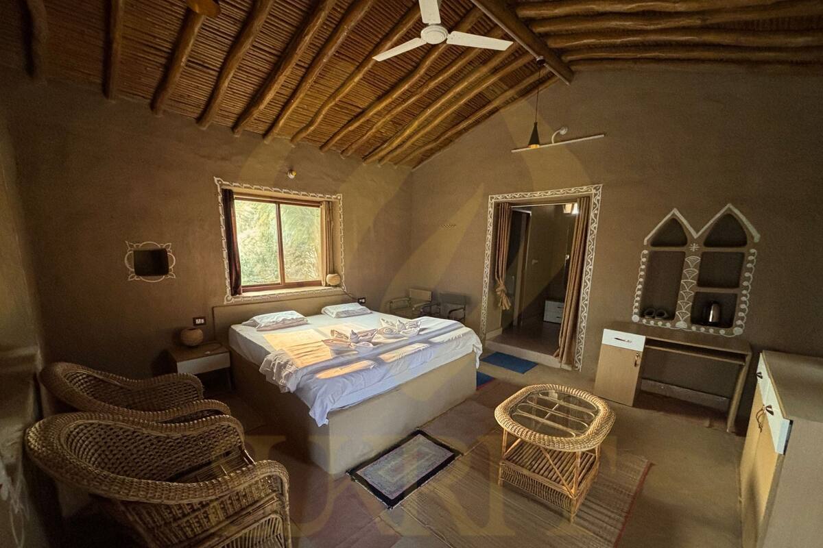 Kamar Double Tradisional, 1 Tempat Tidur King | Meja kerja dan seprai linen