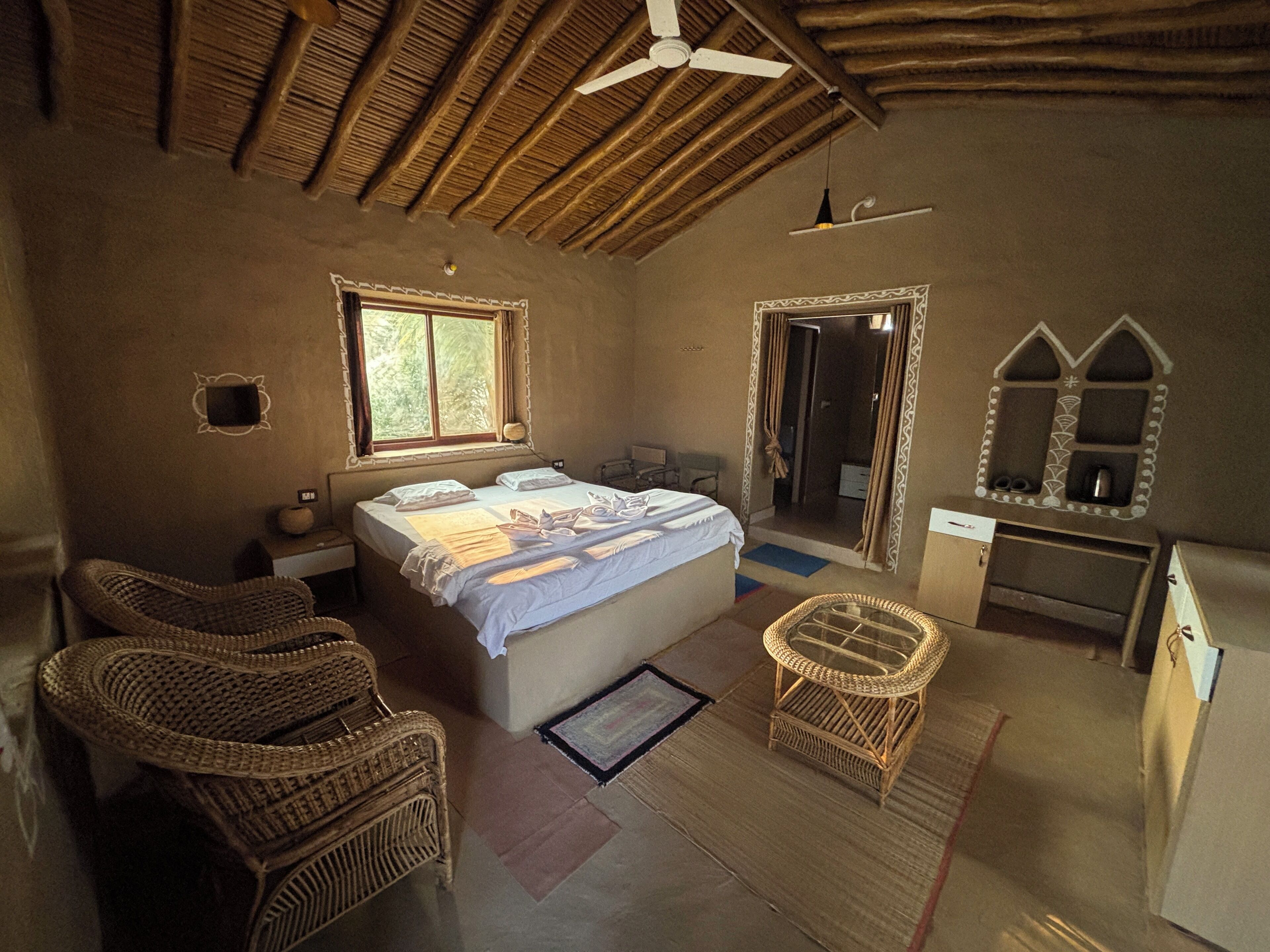 传统双人房, 1 张特大床 | 办公桌、床单