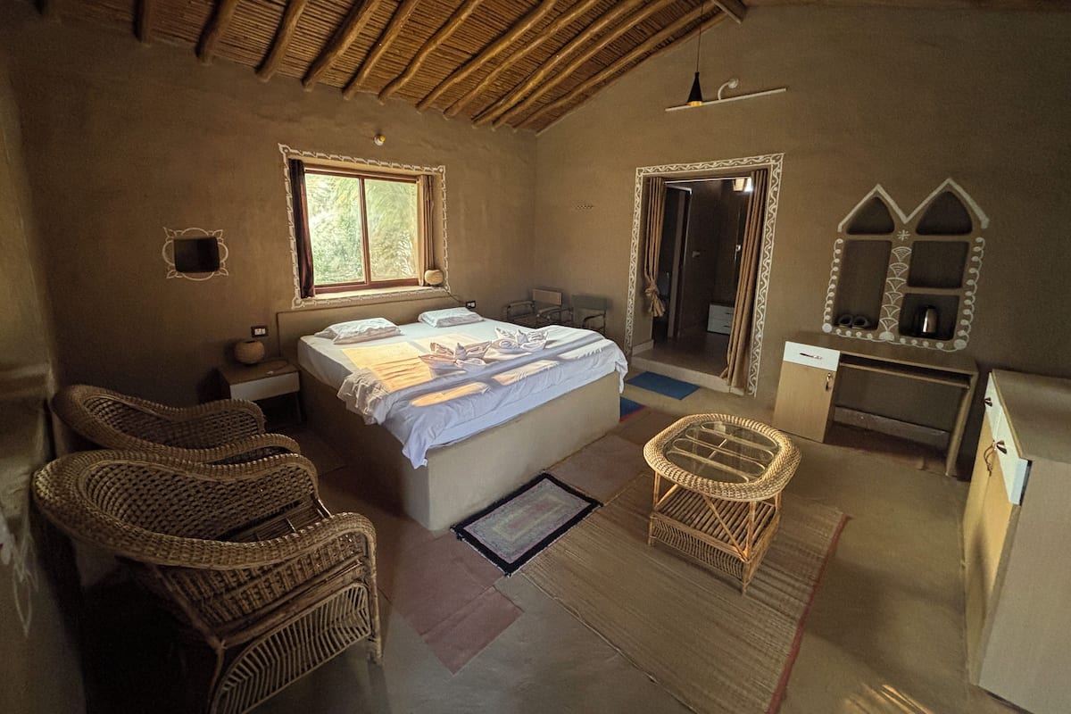 Tradisjonelt dobbeltrom, 1 kingsize-seng | Skrivebord og sengetøy