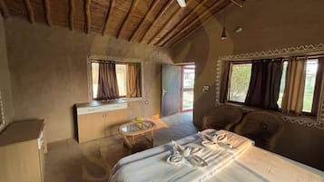 Traditional Double Room, 1 King Bed | Desk, bed sheets