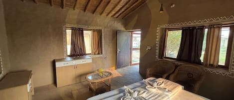 Traditional Double Room, 1 King Bed | Desk, bed sheets