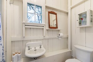 Towels - Close Walk to Bustling Main Street and Steps Away from a Beautiful Beach (Harwich)