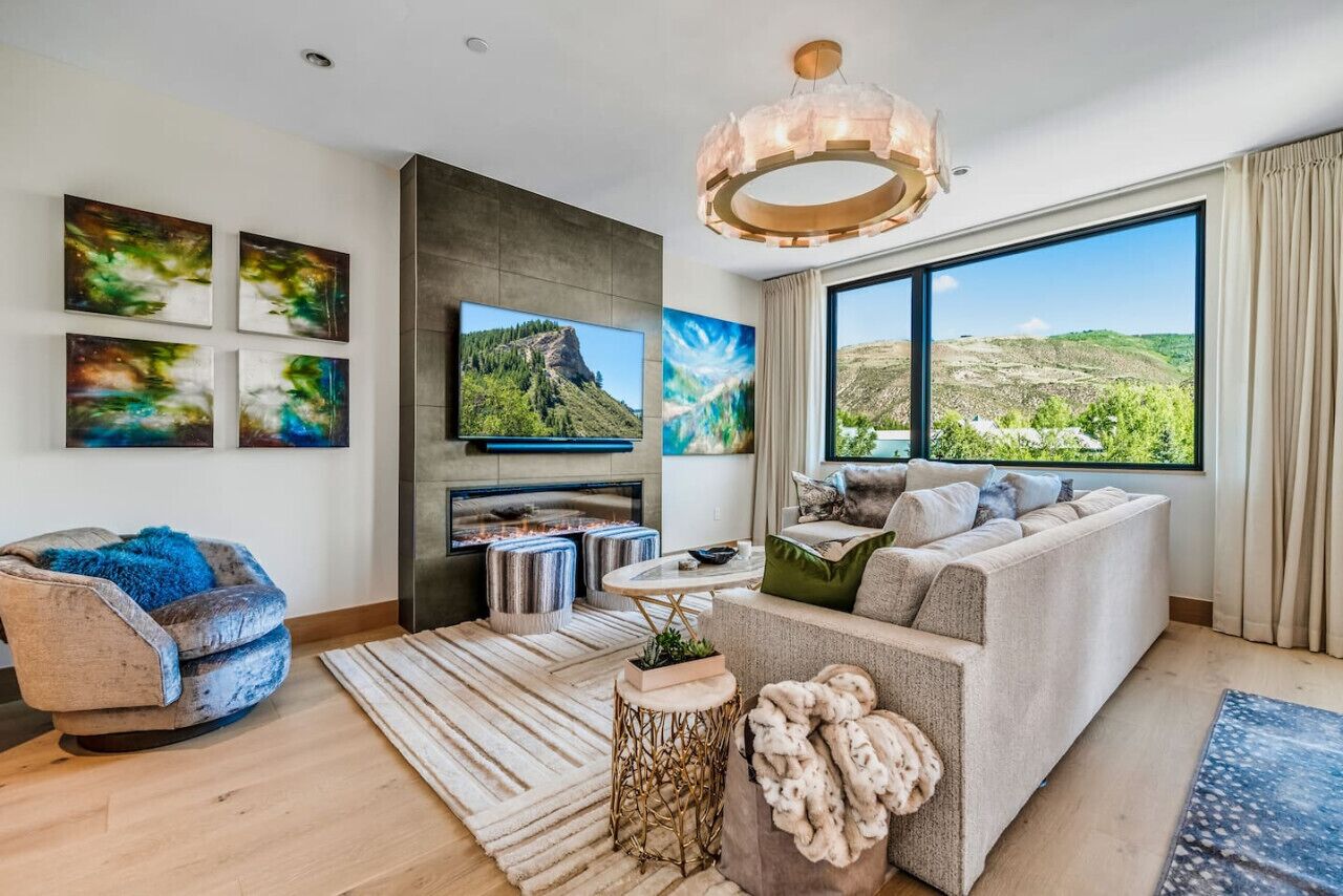 Télévision, cheminée