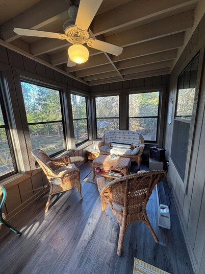 Fox Creek - Secluded Cabin with Hot Tub - New Owner!