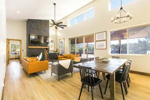 Interior - Modern Home w/Hot Tub, All Bedrms w/En Suite, Deck w/Gas Fire, Near Golf/Biking (Angel Fire)