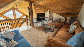 Een smart-tv en een open haard