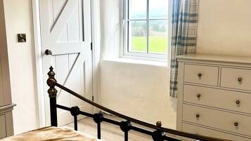 1 bedroom, iron/ironing board, travel cot, free WiFi