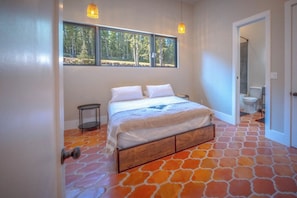 4 Schlafzimmer, Schreibtisch, Bügeleisen/Bügelbrett, Reisekinderbett