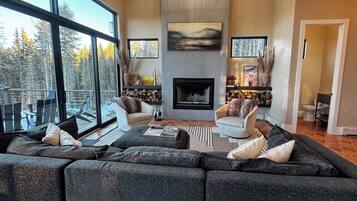 Smart-tv och eldstad