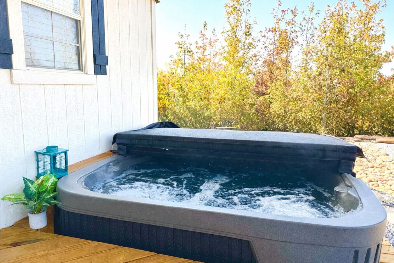 Outdoor spa tub