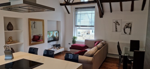 Kingfisher Suite - Two-bed private apartment