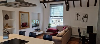 Kingfisher Suite - Two-bed private apartment
