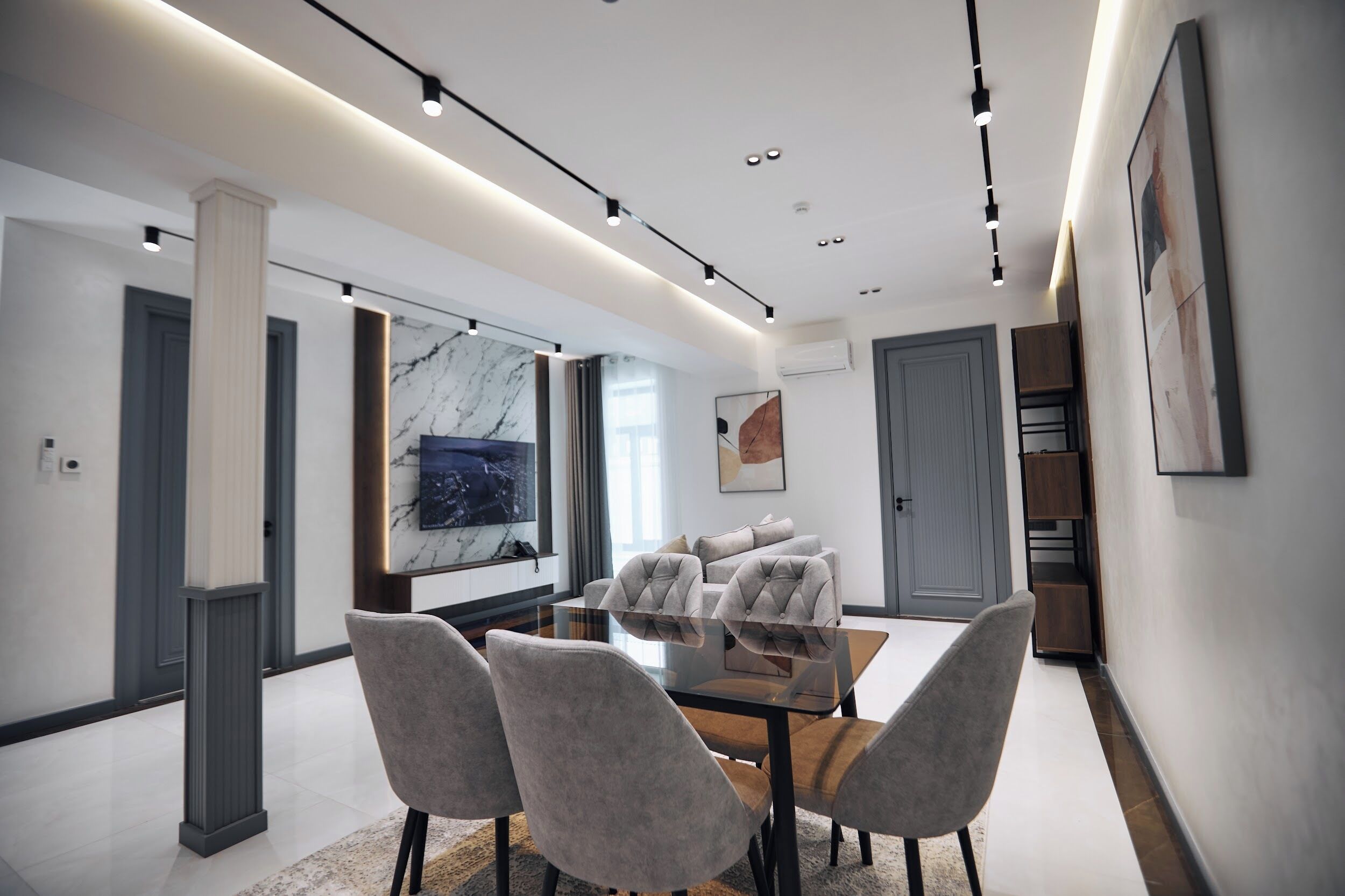 Apartamento superior, vista para o pátio | Roupas de cama premium, camas Select Comfort, frigobar