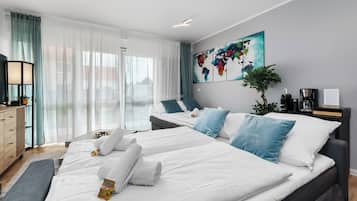 1 Schlafzimmer, Zimmersafe, Schreibtisch, Bügeleisen/Bügelbrett