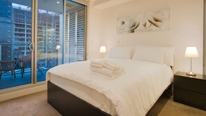 Iron/ironing board, WiFi, bed sheets - Amyra Residences on Rowlands Place - Unit 1505 (Adelaide)