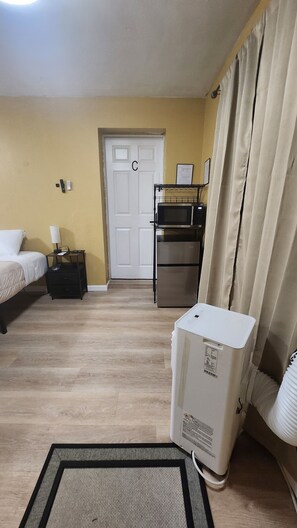 1 habitación, escritorio, tabla de planchar con plancha y wifi gratis 