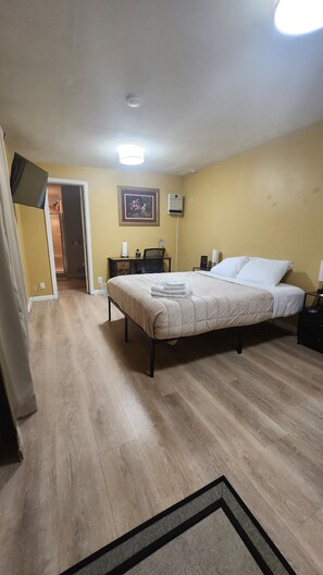 1 chambre, bureau, fer et planche à repasser, Wi-Fi gratuit