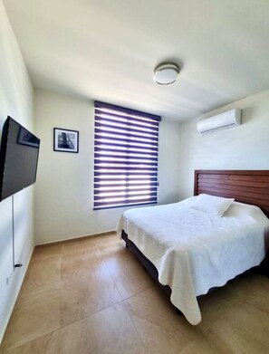 3 bedrooms, desk, iron/ironing board, WiFi