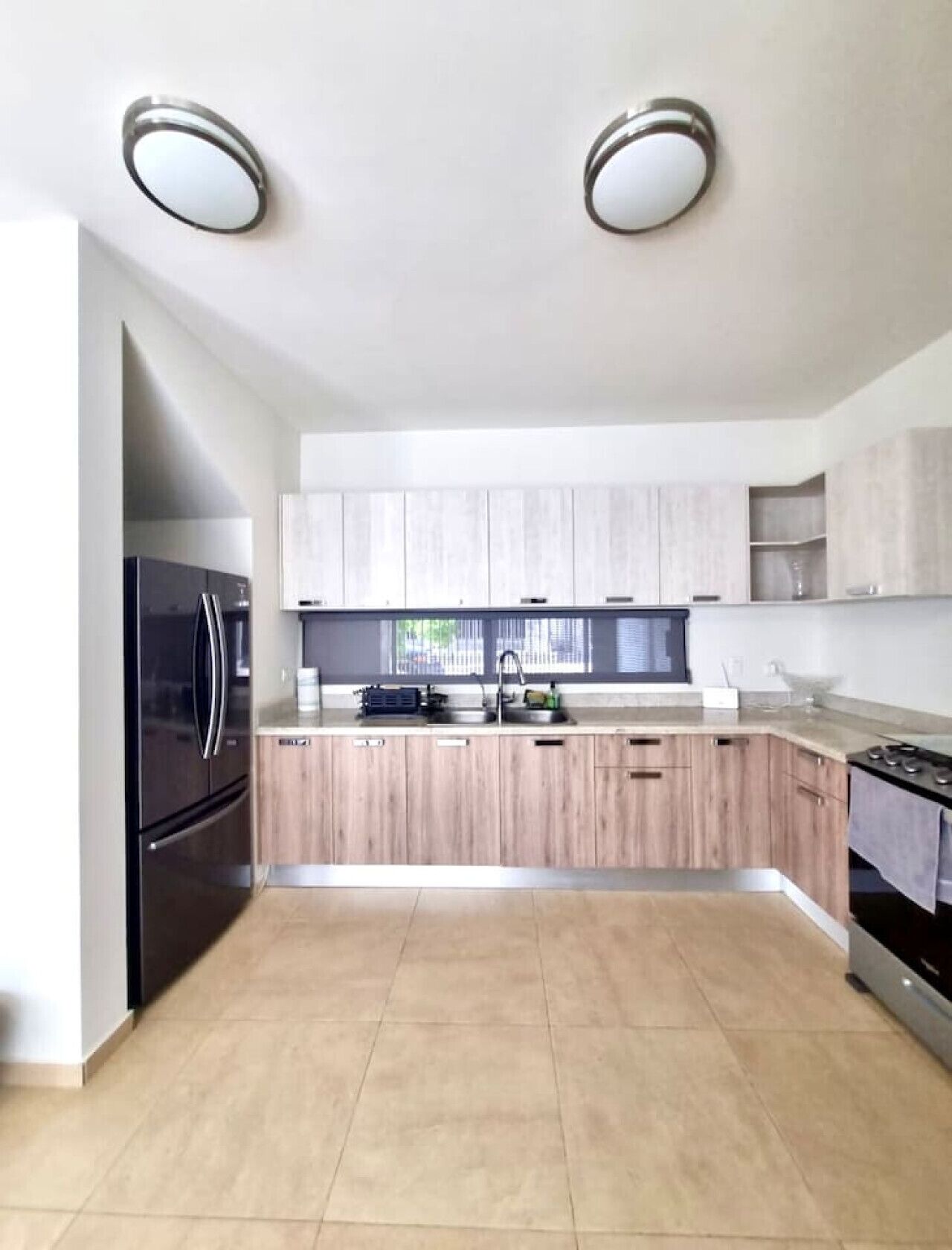 Ofen, Herdplatte, Wasserkocher mit Kaffee-/Teezubehör, Toaster