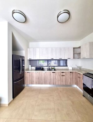 Oven, stovetop, coffee/tea maker, toaster