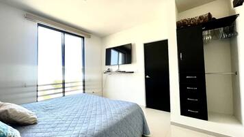 3 habitaciones, escritorio, tabla de planchar con plancha y wifi