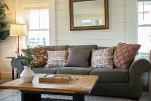 Smart TV, books, stereo