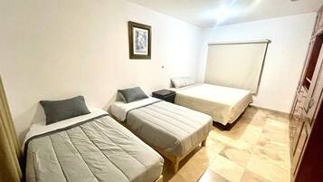 4 bedrooms, iron/ironing board, WiFi, bed sheets