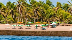 Camastros y toallas de playa 