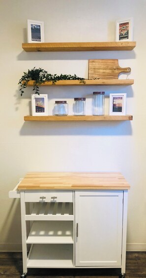 Interior - Charming 2-bedroom Apartment Close to Central Hospitals (Tacoma)