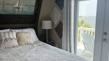 3 bedrooms, desk, iron/ironing board, WiFi