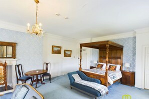 Individually decorated, individually furnished, free WiFi, bed sheets - The Rowley Manor Hotel (Cottingham)