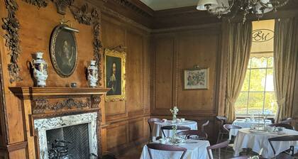 The Rowley Manor Hotel