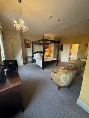 Individually decorated, individually furnished, free WiFi, bed sheets - The Rowley Manor Hotel (Cottingham)