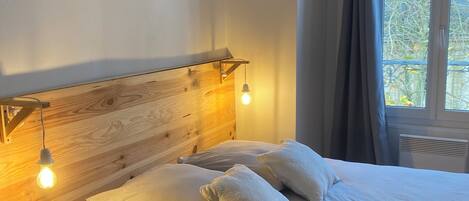 2 Schlafzimmer, Bügeleisen/Bügelbrett