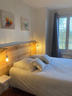 2 sovrum och strykjärn/strykbräda