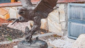 A bronze eagle sculpture in front of Sweetwater Lift Lodge.